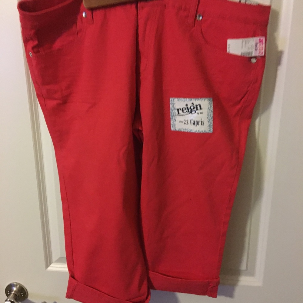 Red capris